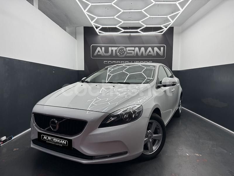 Blanco Usado 2017 Volvo V40 Kinetic Berlina | 12.990 € (Un poco caro) - Imagen 1/4