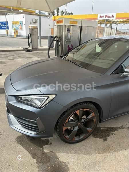 Usado Cupra Leon 150 CV (110 kW) 2023 Gris / plata Berlina