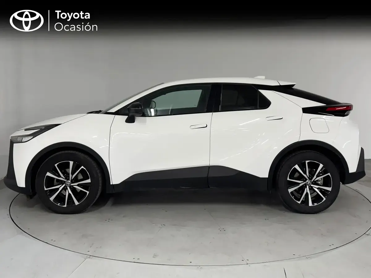 Begagnad Toyota C-HR Advance 140 HK (102 kW) 2024 Vit SUV