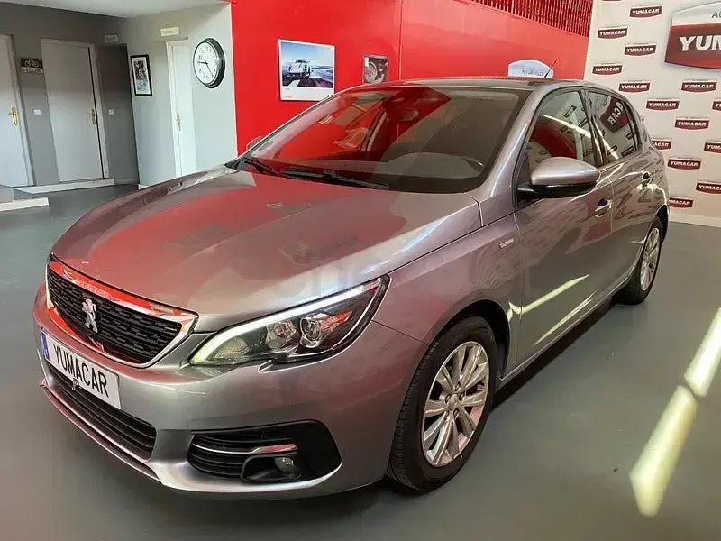 Usado Peugeot 308 Style 130 CV (95 kW) 2019 Gris / plata Berlina