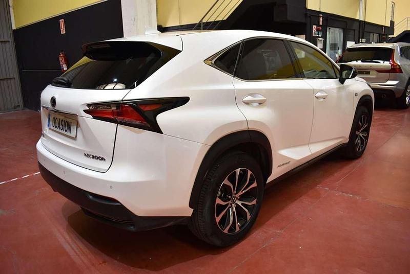 Usado Lexus NX300h Sport Line 197 CV (144 kW) 2017 Blanco SUV