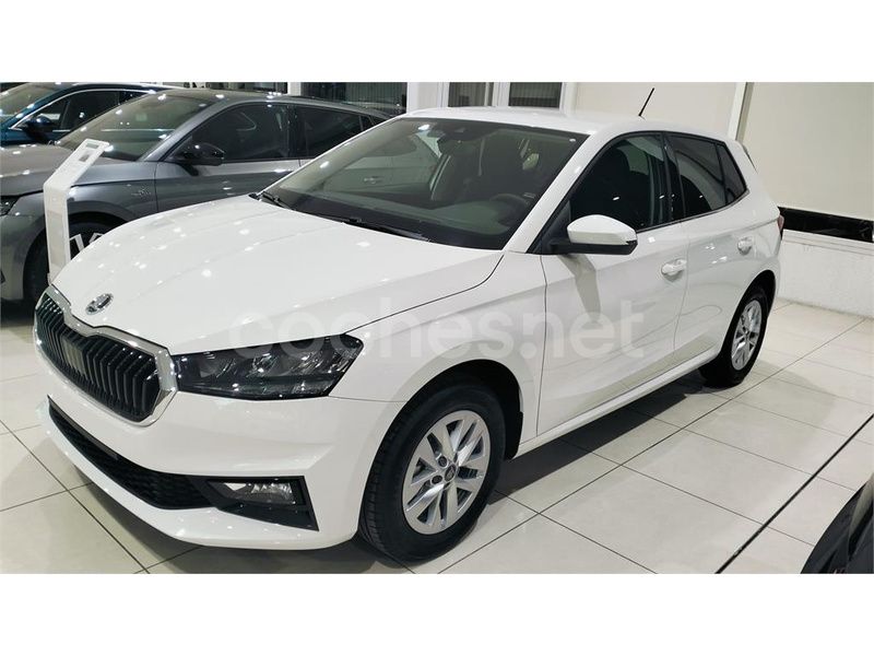 Blanco Nuevo 2025 Skoda Fabia Selection Utilitario | 16.990 € (Precio justo) - Imagen 1/4
