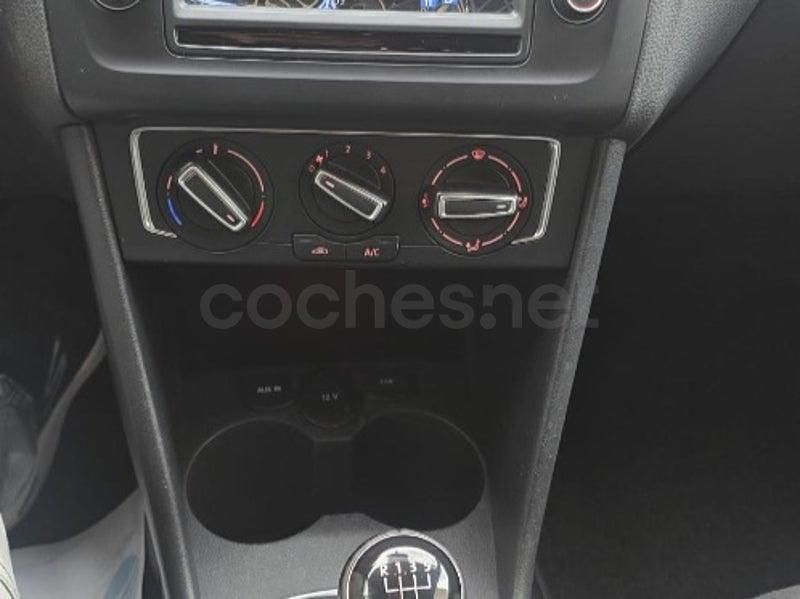 Usado VW Polo Sportline 90 CV (66 kW) 2015 Negro Berlina