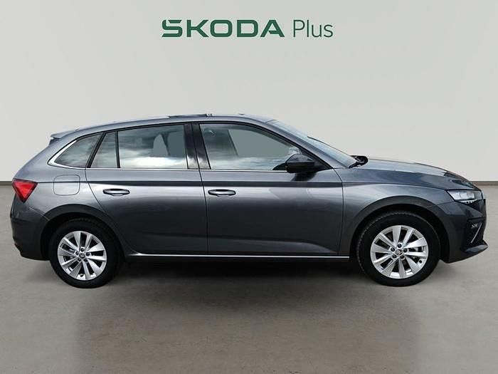Usado Skoda Scala Selection 115 CV (84 kW) 2024 Gris Utilitario