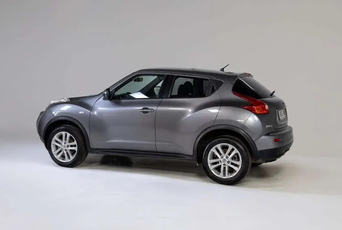 Usado Nissan Juke Tekna 110 CV (80 kW) 2011 Gris SUV