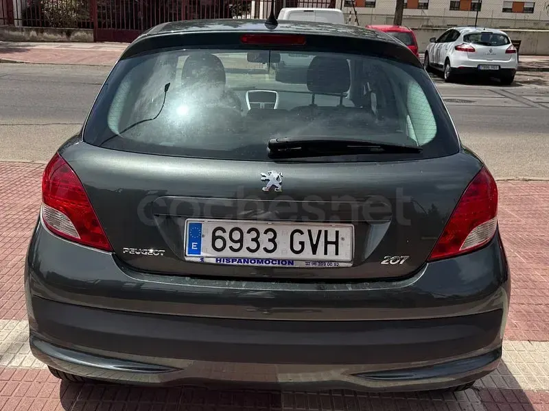 Usado Peugeot 207 Envy 95 CV (69 kW) 2010 Verde Berlina