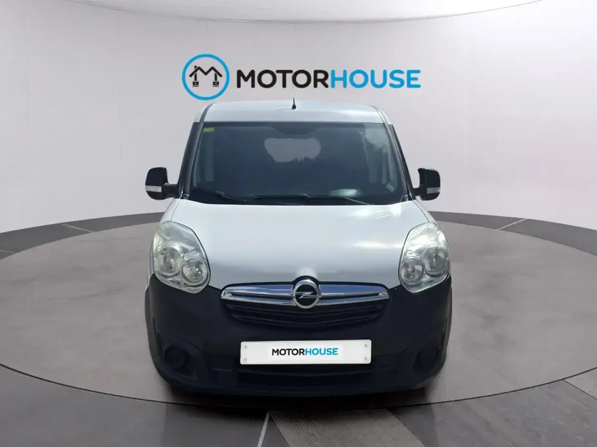 Usado Opel Combo Expression 90 CV (66 kW) 2014 Blanco Monovolumen