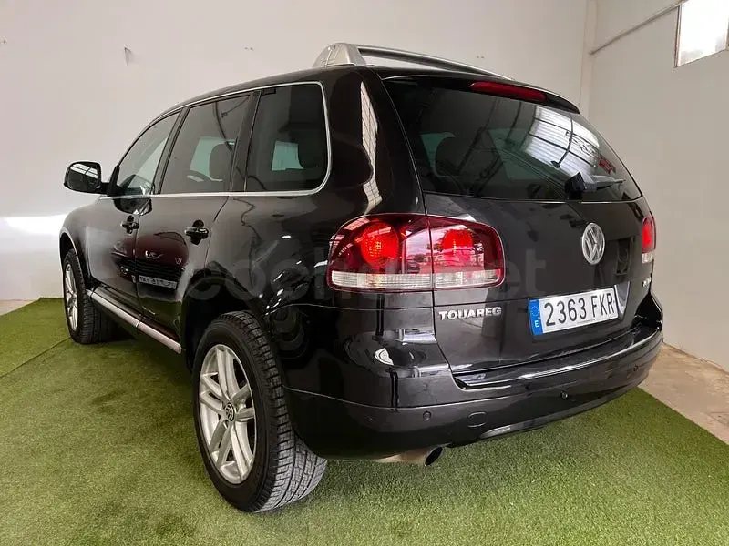 Usado VW Touareg 225 CV (165 kW) 2007 Negro SUV