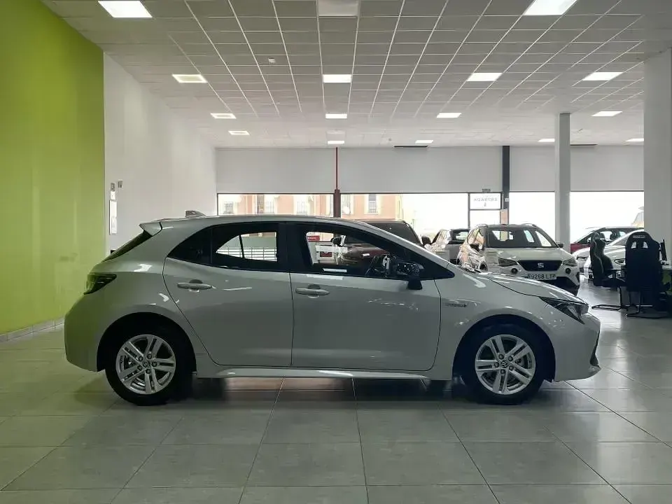 Usado Toyota Corolla Active 122 CV (89 kW) 2022 Gris Berlina