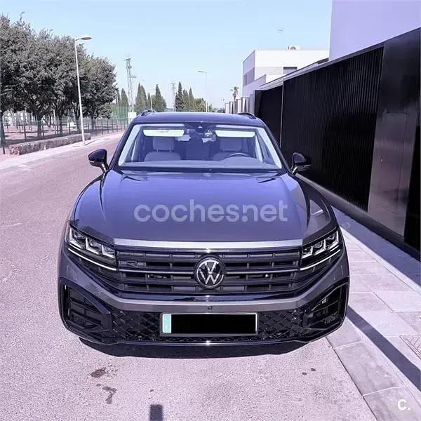 Usado VW Touareg R-line 286 CV (210 kW) 2025 Gris / plata SUV