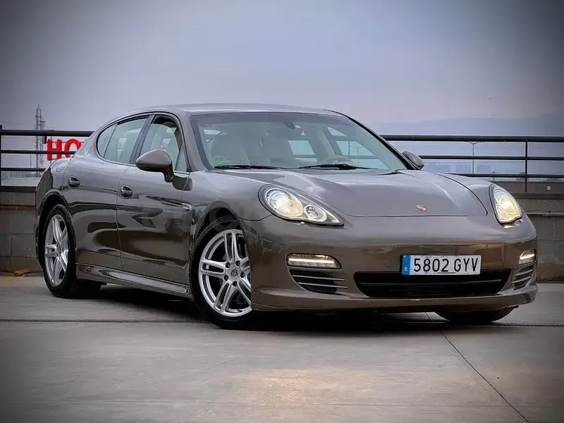Usado Porsche Panamera 299 CV (219 kW) 2010 Beige Utilitario