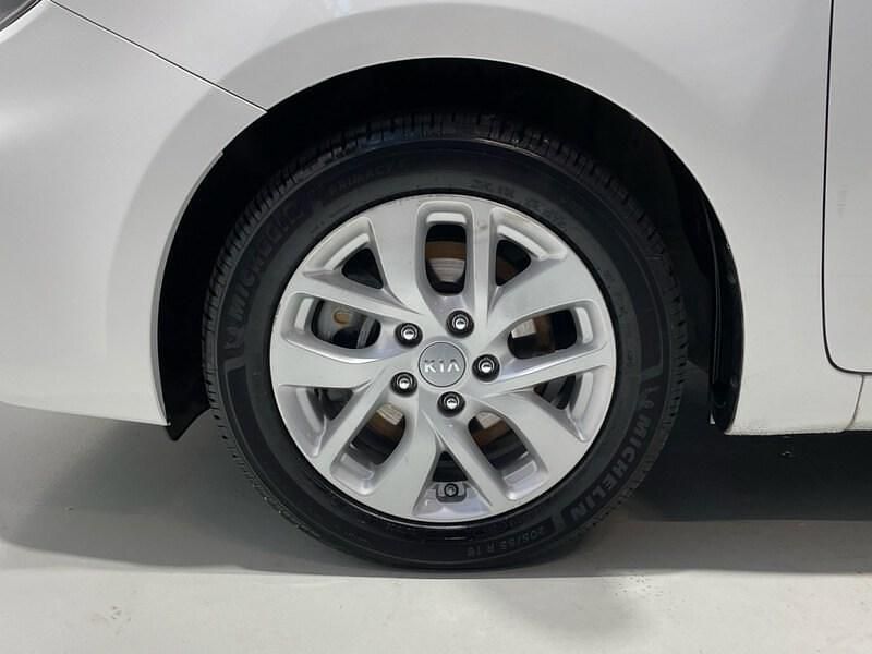 Usado Kia Carens 115 CV (84 kW) 2017 Blanco Monovolumen