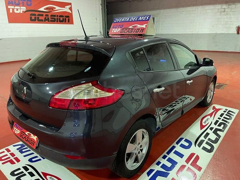 Usado Renault Mégane Dynamique 105 CV (77 kW) 2010 Gris / plata Berlina