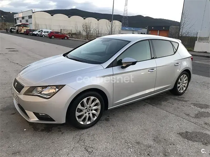 Usado Seat Leon Ecomotive 110 CV (80 kW) 2016 Gris / plata Berlina