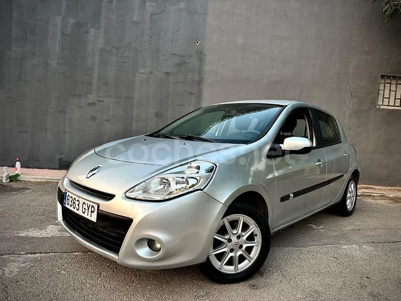 Gris / plata Usado 2009 Renault Clio II Business Berlina | 3600 € (Precio justo) - Imagen 1/4