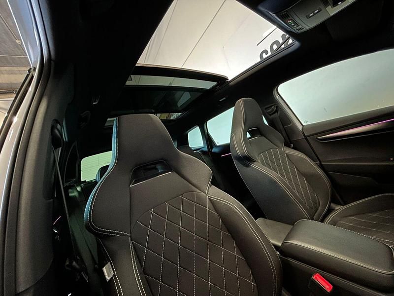 Usado Skoda Karoq SportLine 150 CV (110 kW) 2024 Blanco SUV