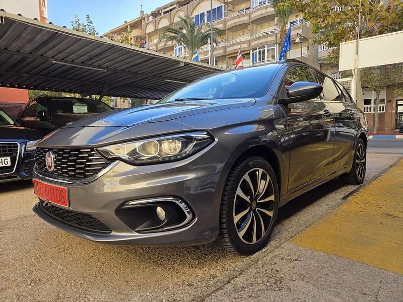Gris Usado 2017 Fiat Tipo Lounge Familiar | 7500 € (Precio justo) - Imagen 1/4