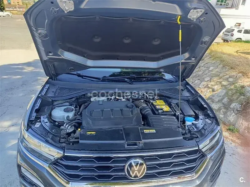 Usado VW T-Roc Advance 115 CV (84 kW) 2021 Gris / plata SUV