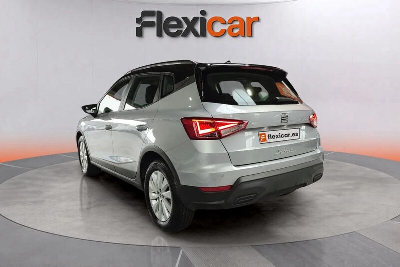 Usado Seat Arona Style 111 CV (81 kW) 2023 Gris SUV