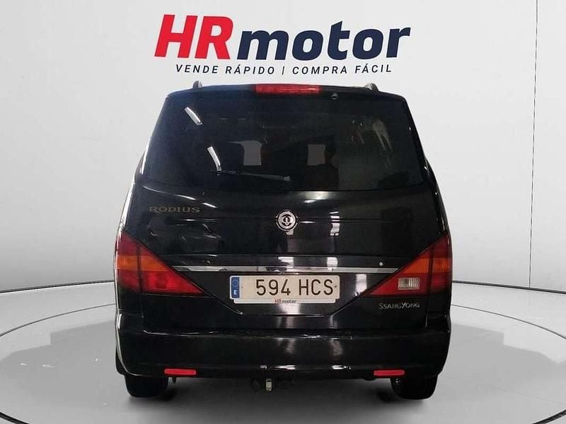 Usado Ssangyong (KGM) Rodius Limited 165 CV (121 kW) 2011 Negro Monovolumen