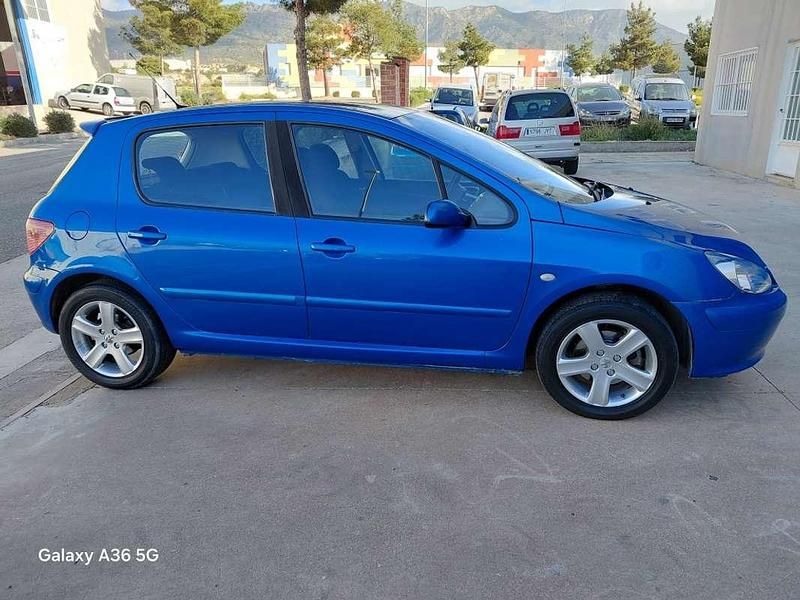 Usado Peugeot 306 90 CV (66 kW) 2003 Azul Familiar