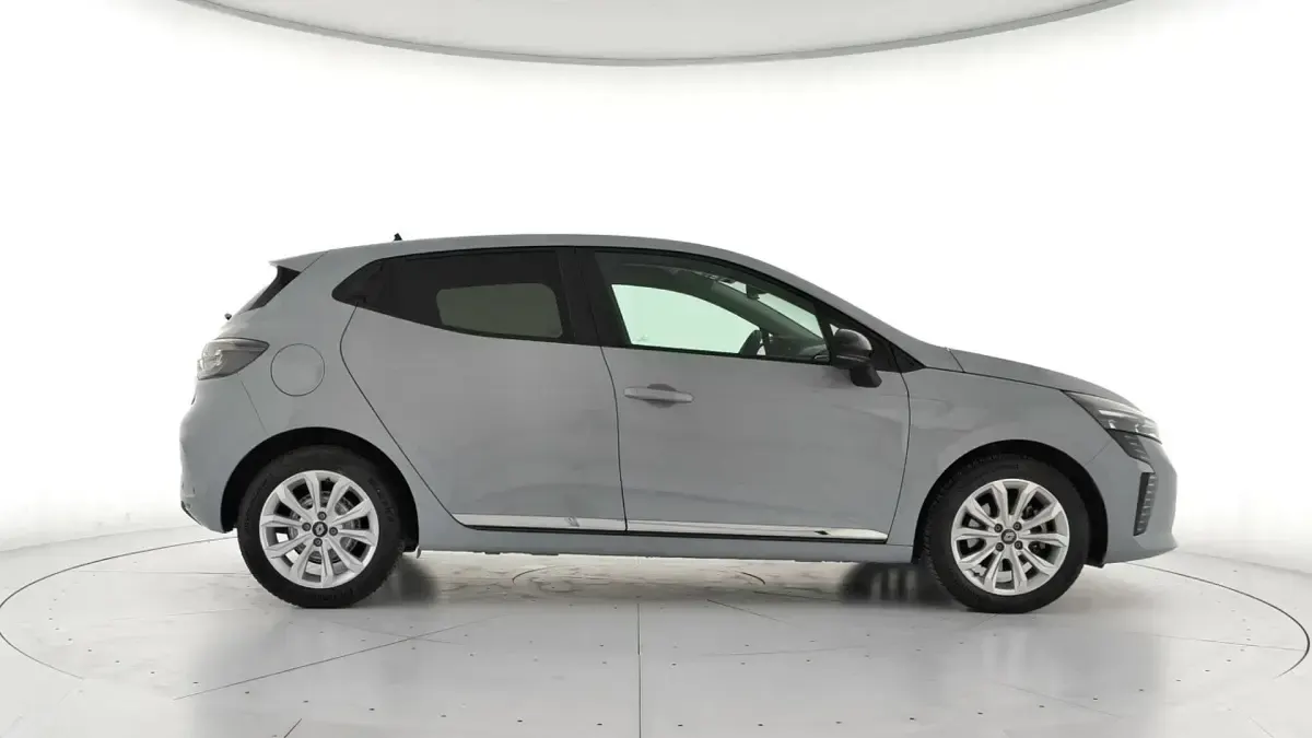 Usado Renault Clio V Evolution 100 CV (73 kW) 2025 Gris zinc Berlina