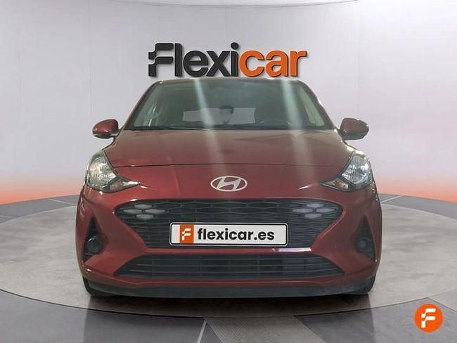 Usado Hyundai i10 67 CV (49 kW) 2024 Rojo Utilitario