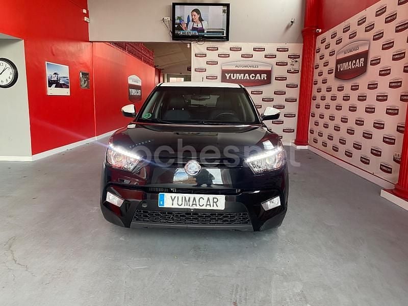 Negro Usado 2015 Ssangyong (KGM) Tivoli Limited SUV | 8990 € (Precio justo) - Imagen 1/4