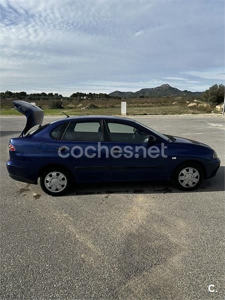 Azul Usado 2002 Seat Cordoba Stella Berlina | 3200 € (Un poco caro) - Imagen 1/4