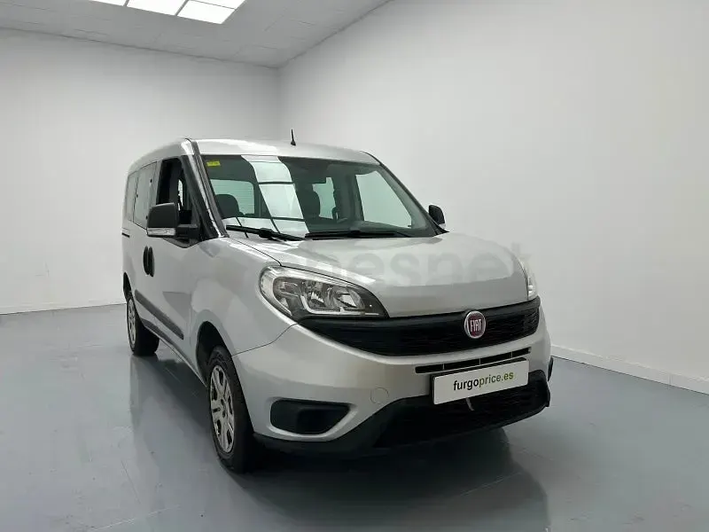 Usado Fiat Doblò Active 90 CV (66 kW) 2015 Gris / plata Monovolumen