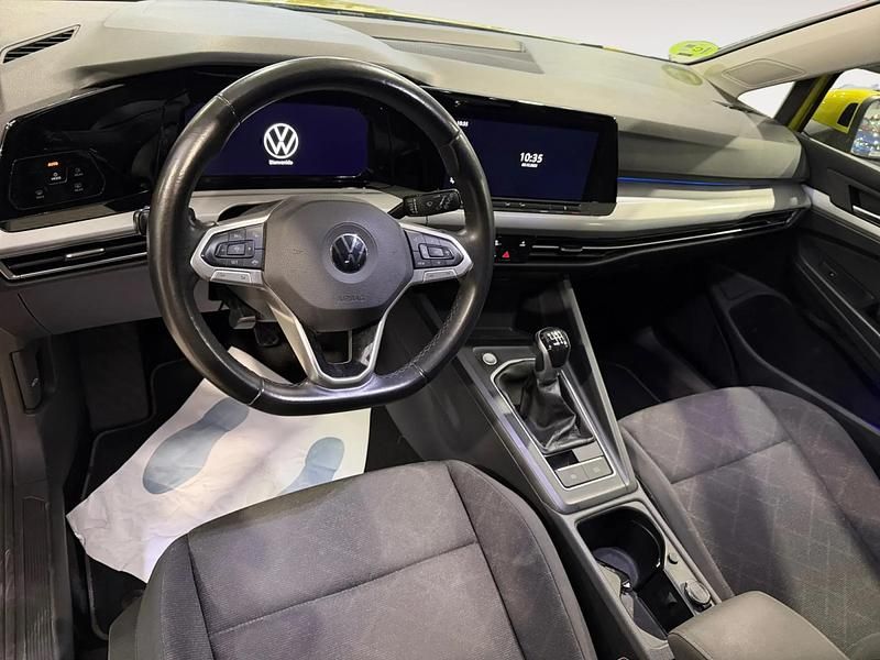 Usado VW Golf VIII Life 130 CV (95 kW) 2020 Amarillo