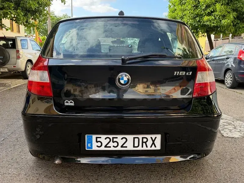 Usado BMW 118 Comfort Edition 122 CV (89 kW) 2006 Negro Utilitario