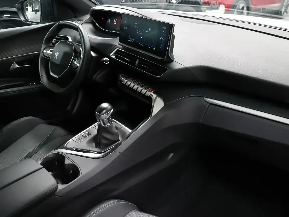 Usado Peugeot 3008 Allure 130 CV (95 kW) 2024 Blanco SUV