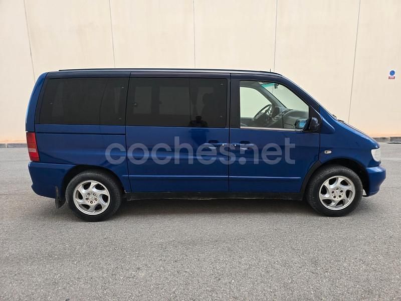 Usado Mercedes V220 122 CV (89 kW) 2001 Azul Monovolumen