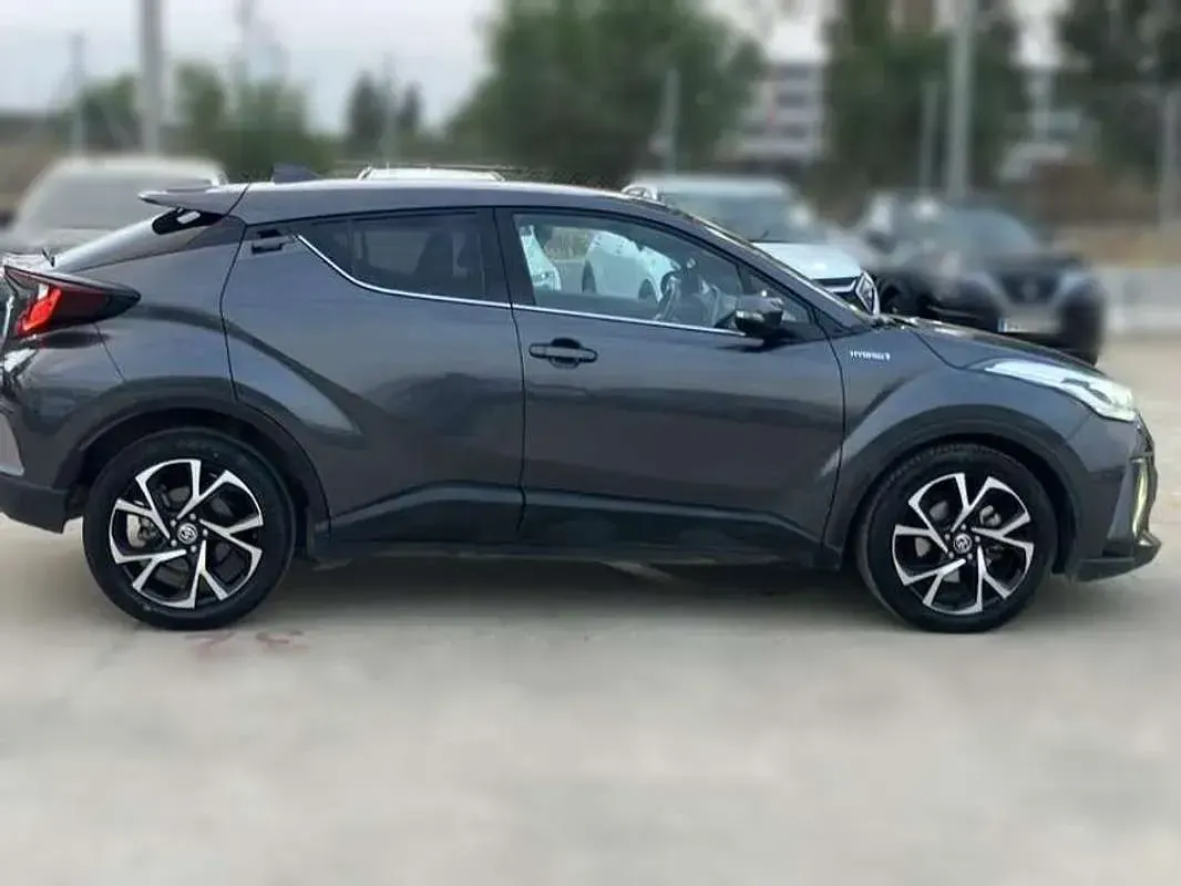 Usado Toyota C-HR+ Advance 98 CV (72 kW) 2022 Gris SUV