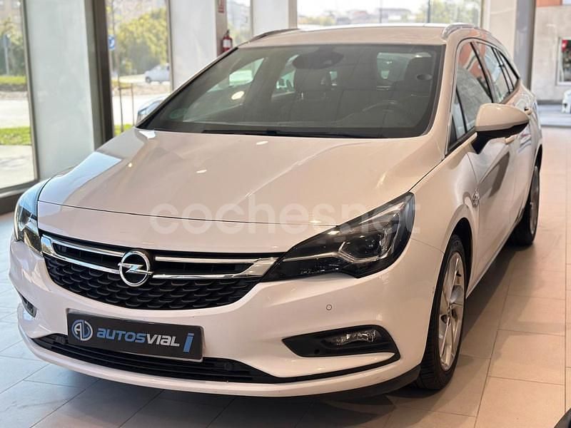 Usado Opel Astra Business 136 CV (100 kW) 2017 Blanco Familiar