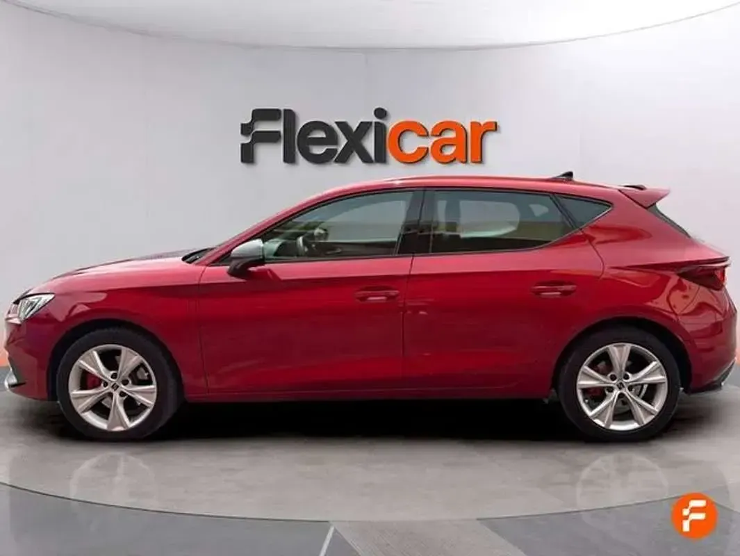 Usado Seat Leon FR 205 CV (150 kW) 2023 Rojo Utilitario