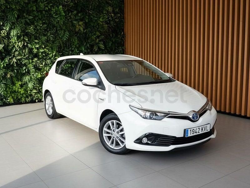 Usado Toyota Auris Hybrid Advance 136 CV (100 kW) 2018 Blanco Berlina