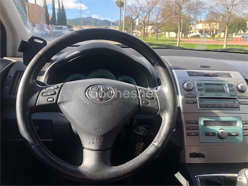 Usado Toyota Corolla Verso Sol 136 CV (100 kW) 2006 Gris / plata Monovolumen