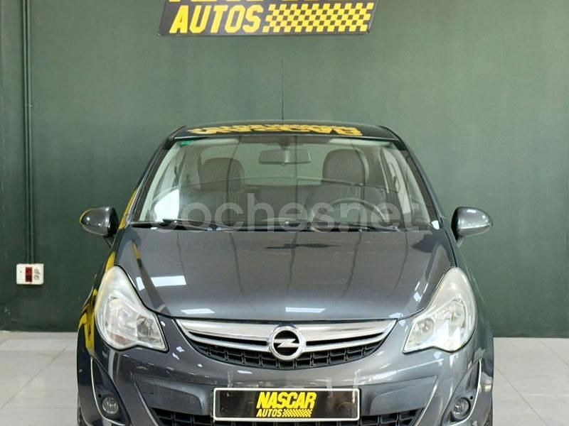 Usado Opel Corsa Selective 100 CV (73 kW) 2013 Gris / plata Berlina