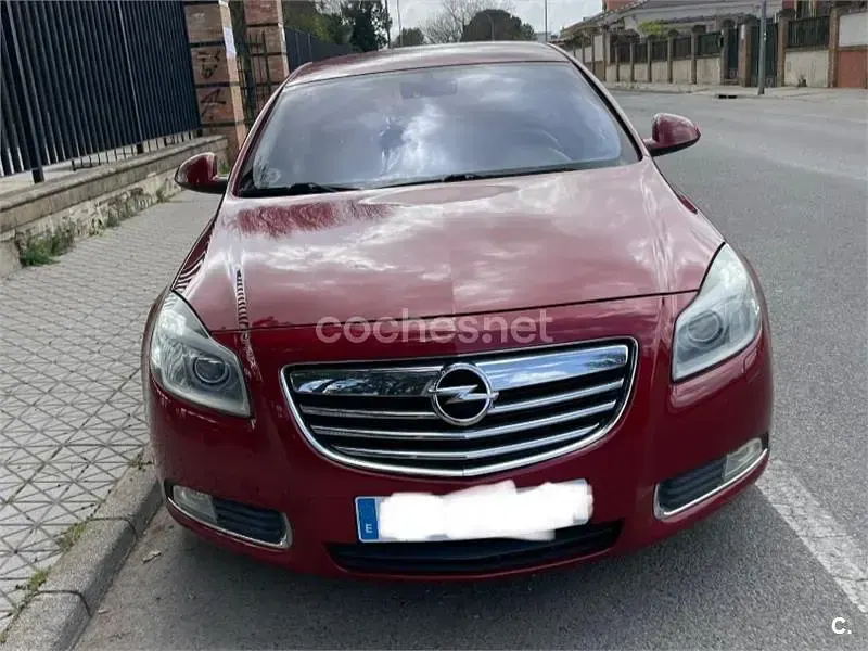 Usado Opel Insignia Sport 130 CV (95 kW) 2010 Granate Berlina