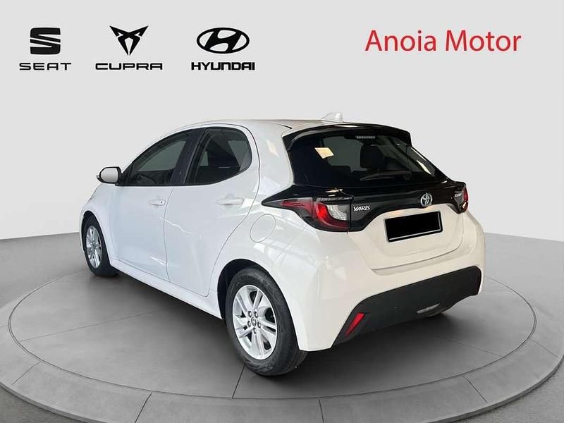 Usado Toyota Yaris Hybrid Active 116 CV (85 kW) 2022 Blanco Utilitario