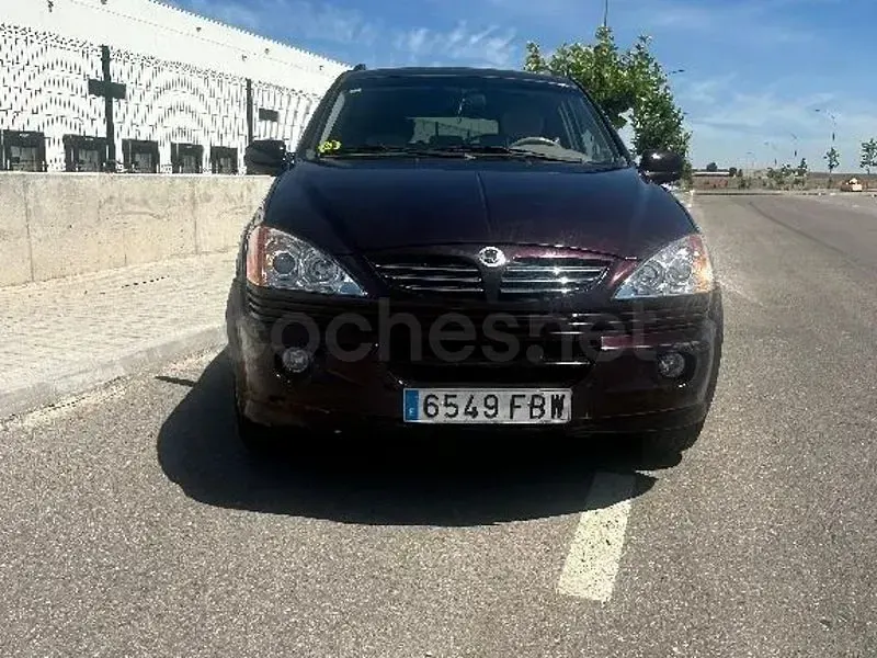 Usado SsangYong Kyron Limited 141 CV (103 kW) 2006 Granate SUV