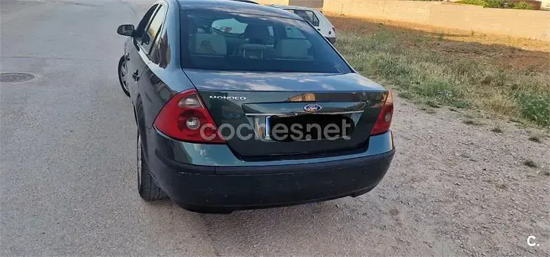 Usado Ford Mondeo Futura 115 CV (84 kW) 2005 Verde Berlina