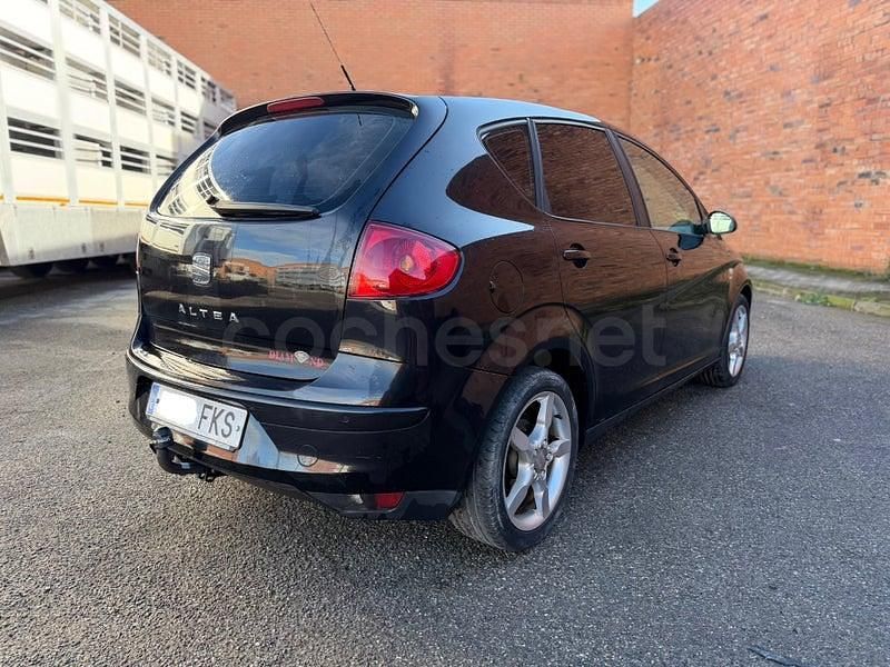 Usado Seat Altea 140 CV (102 kW) 2007 Negro Monovolumen
