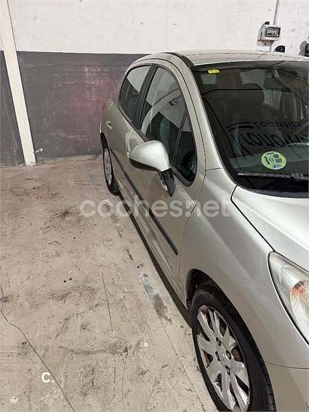 Usado Peugeot 207 70 CV (51 kW) 2009 Gris / plata Berlina