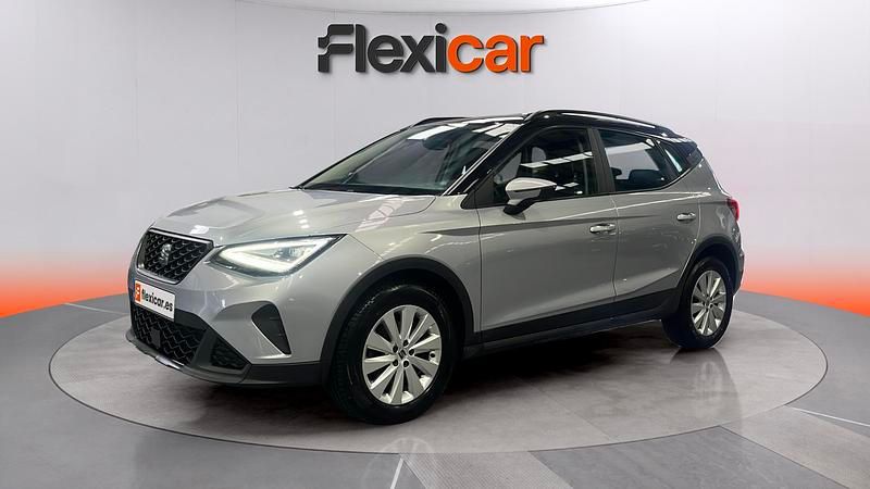 Usado Seat Arona Style 110 CV (80 kW) 2022 Gris SUV