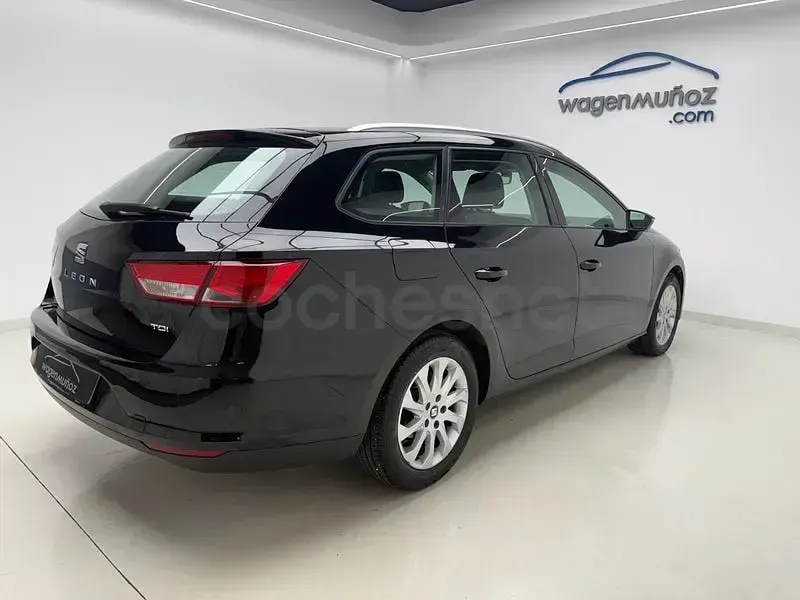 Usado Seat Leon Style 110 CV (80 kW) 2016 Negro Familiar