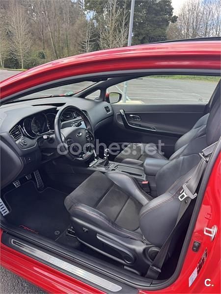 Usado Kia Ceed GT GT 204 CV (150 kW) 2015 Rojo Berlina
