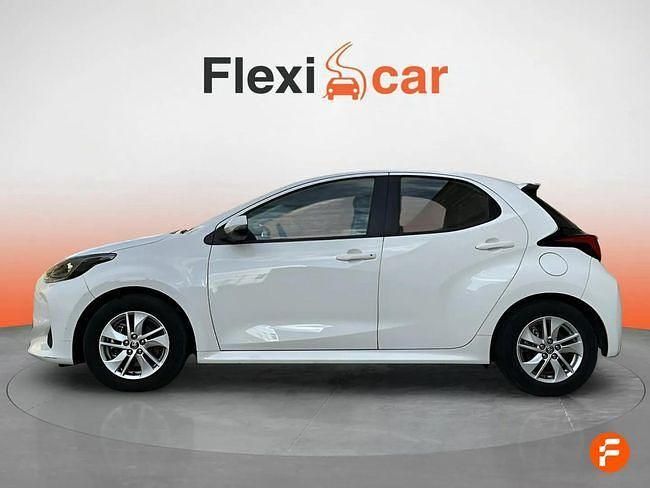 Usado Toyota Yaris Hybrid Active 116 CV (85 kW) 2022 Blanco Berlina